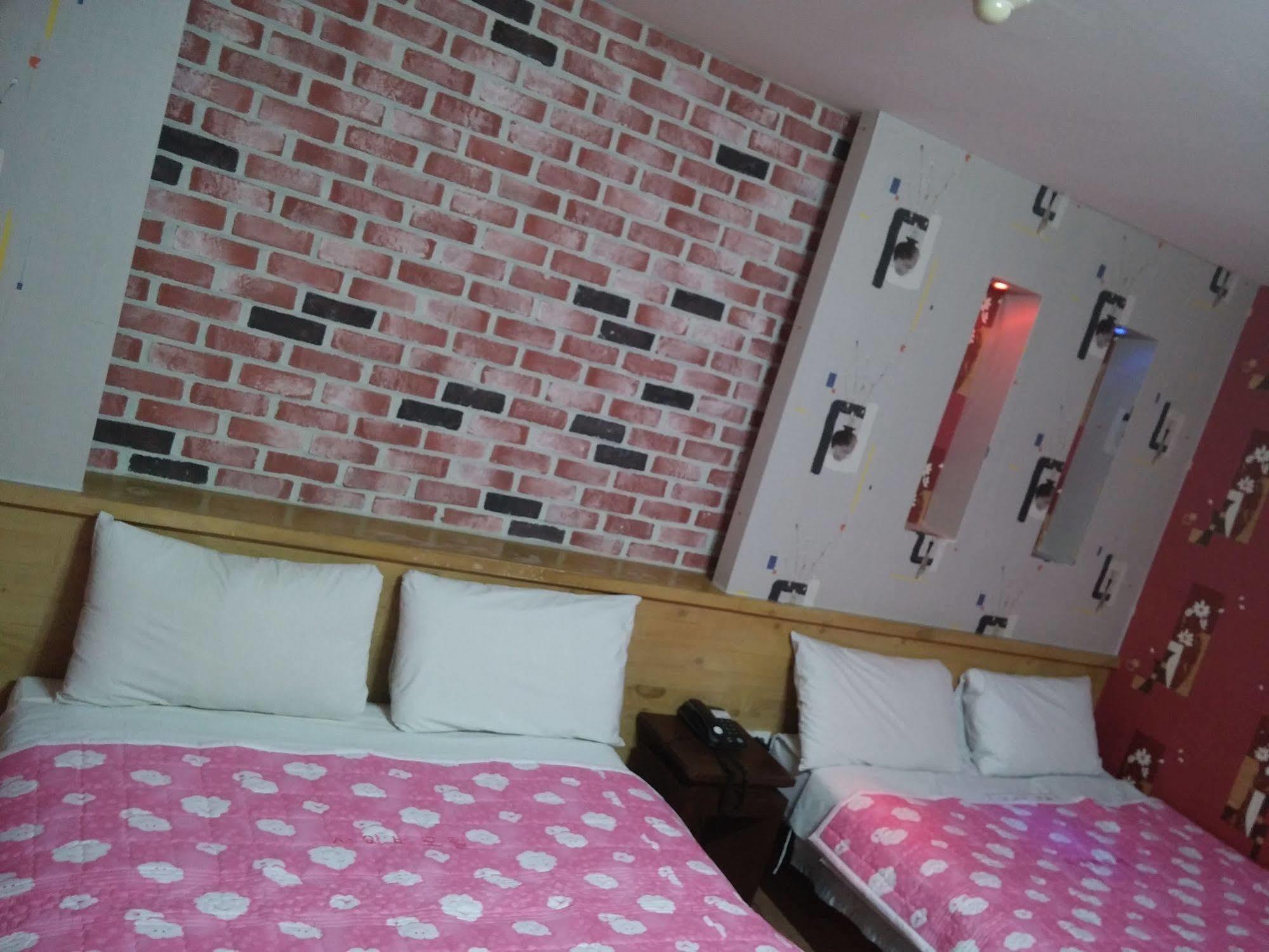 Cyber Motel Gunsan Exterior foto